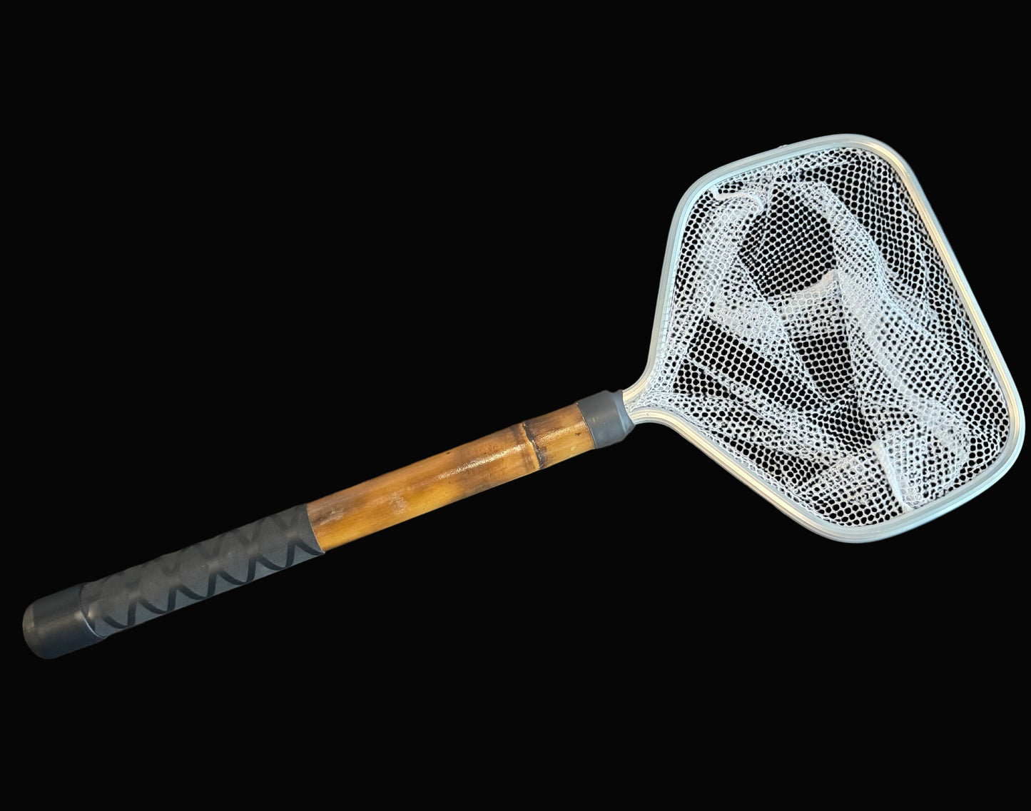 boreo fishing nets Rising Brookie Net Slate / Black Bag / 10" hard anodized to military specifications Hydrophobic soft touch textureLanyard attachment point on all handles Black rubber net bag Net doubles as a wading staff when needed Made in the USA Catch & Release Flat-Bottom Net